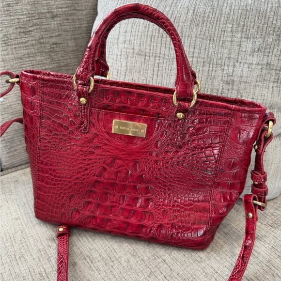 Brahmin Arno handbag in Rouge
Glossy Melbourne small leather bag - Picture 12 of 15